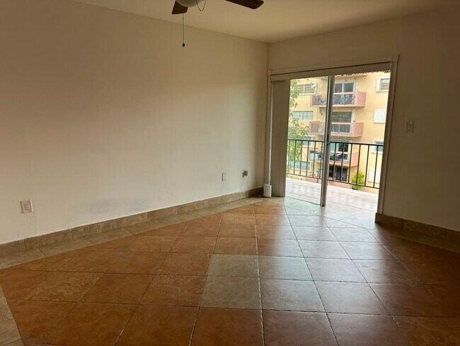 Foto del edificio - 399 NW 72nd Ave