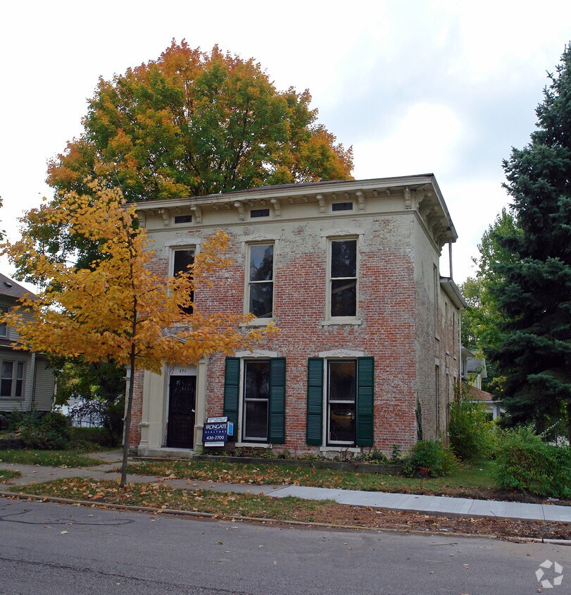 271 E 2nd St, Xenia, OH 45385 Apartments in Xenia, OH