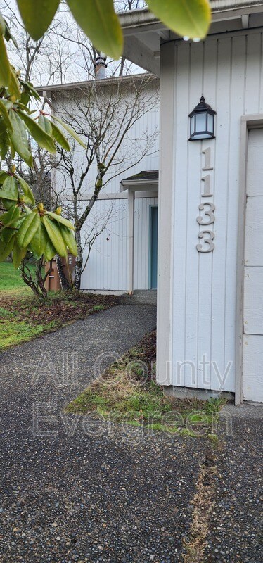 Building Photo - 1133 N Vassault St