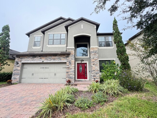 Foto del edificio - Experience the Epitome of Lakeside Luxury ...