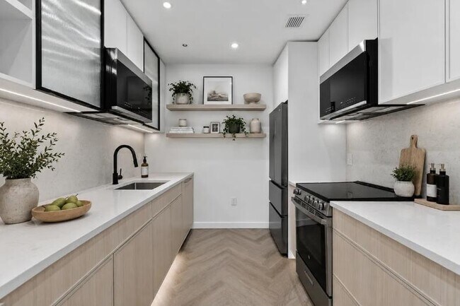 Building Photo - 104 Fleet Pl