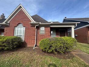 Building Photo - 615 W Ashley Glen Cir