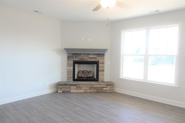 Building Photo - 2704 Millhone Dr