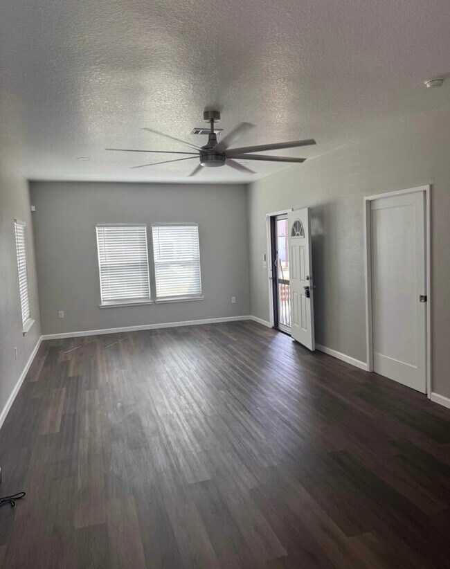 Foto del edificio - 4741 Providence St