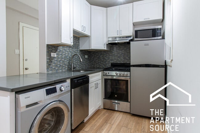 Photo - 511 W Belmont Ave Apartments