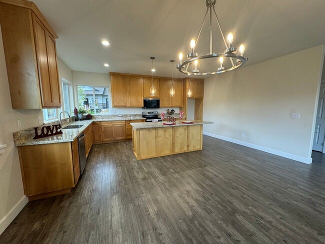 Building Photo - Brand new 3 bedroom 2 bath home in 55+ Com...