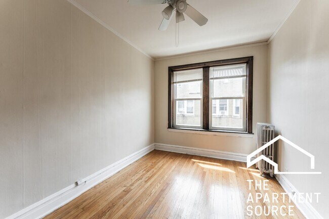 Foto del edificio - 4826 W Addison St