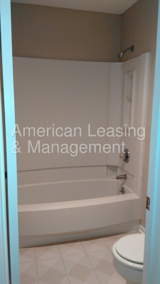 Building Photo - 4533 Briarwood Ln