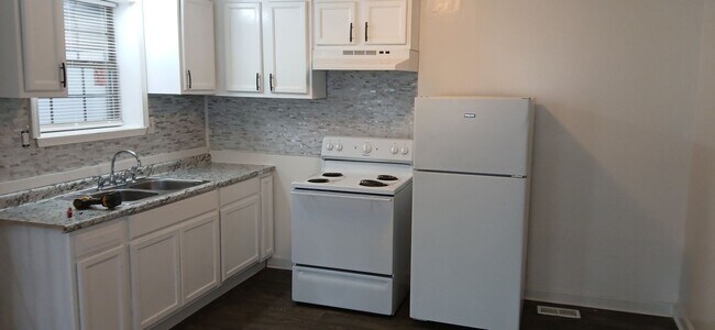 Building Photo - 4926 Francis St