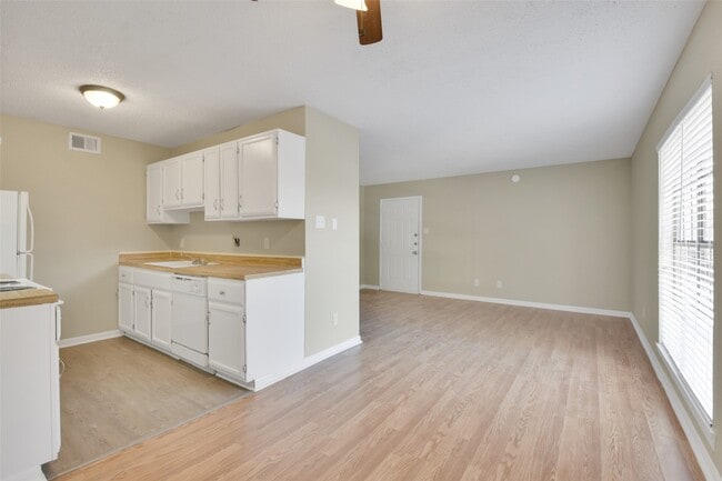 Building Photo - 1300 Baker Ave