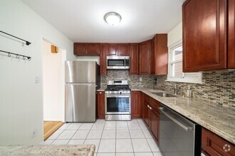 Building Photo - 178 W 17th St