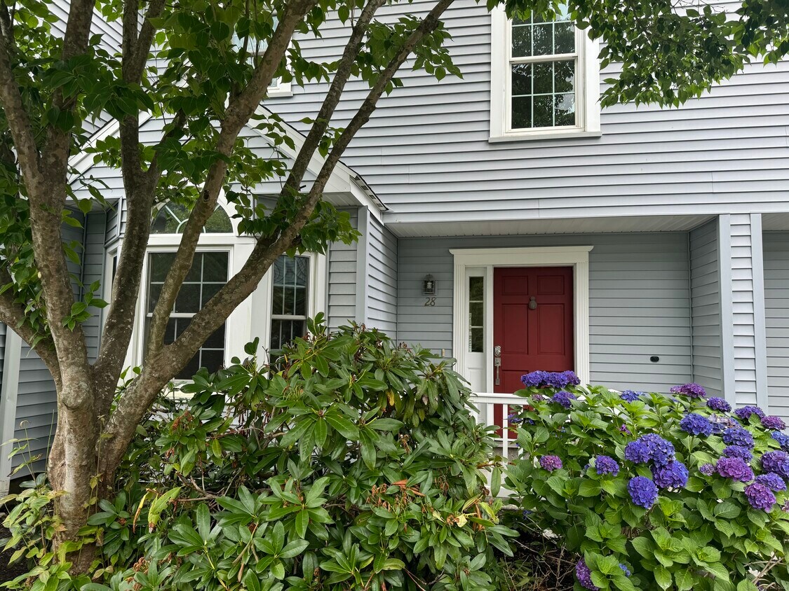 Primary Photo - 378 Meridian St Ext