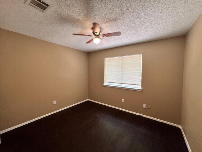 Foto del edificio - 9706 Eastwend Dr