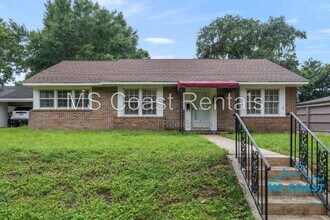 Building Photo - 479 Porter Ave