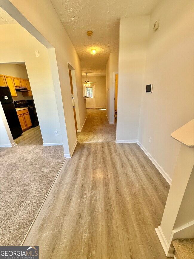 Foto del edificio - 6327 Ellenwood Dr