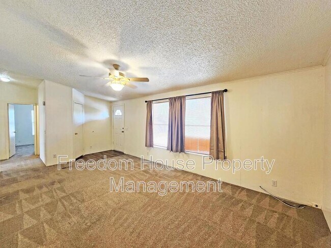 Building Photo - 1441 W Betty Ave