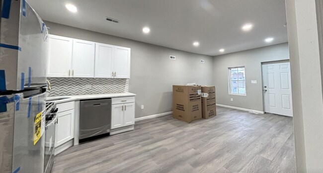 Building Photo - Modern 3 Bed / 1 Bath Rental