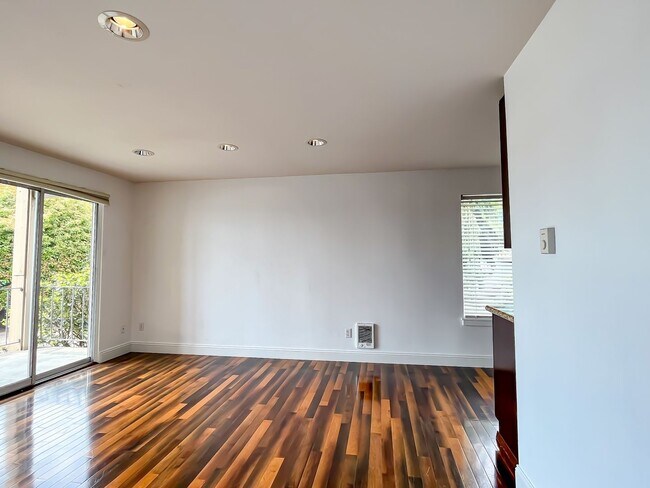 Foto del edificio - Waterfront 2bd/1bth Condo Downtown Kirklan...