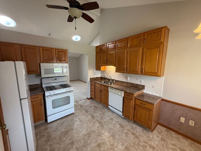 Foto del edificio - 5018 Goldfinch Ln