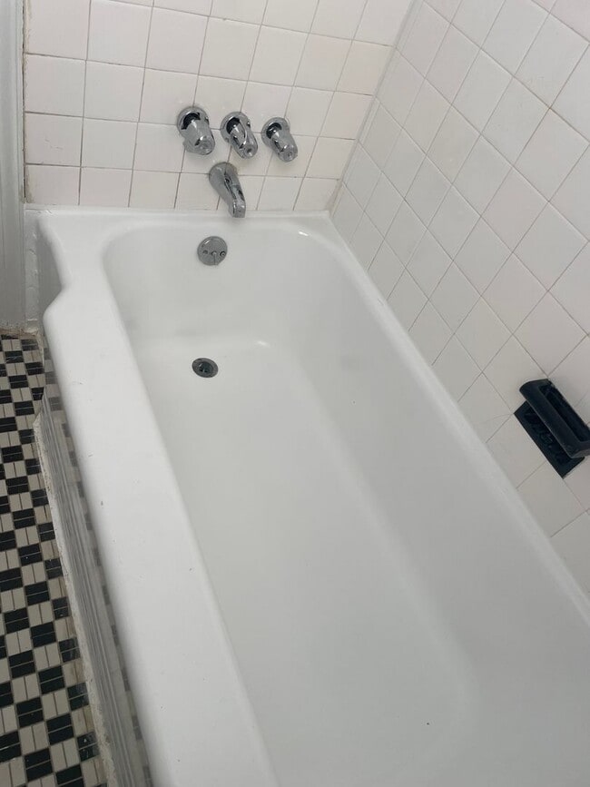 Building Photo - 2514 N St SE