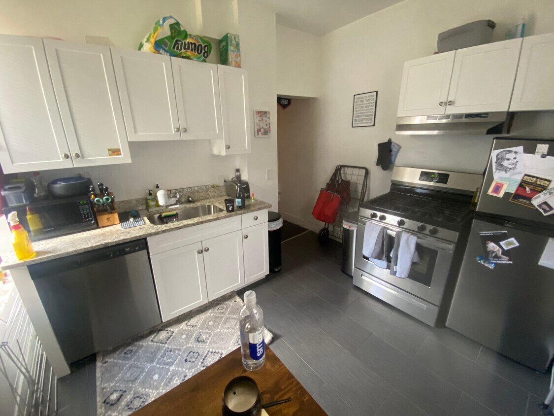 Primary Photo - 218 Hemenway St