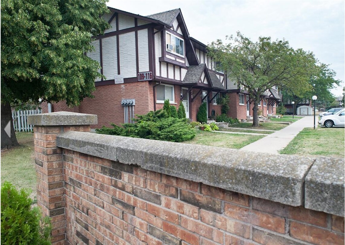 Briarfield Estates North Apartments 33 Berkley Dr St Catharines, ON