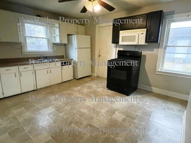 Foto del edificio - 4170 Hazelwood Ave
