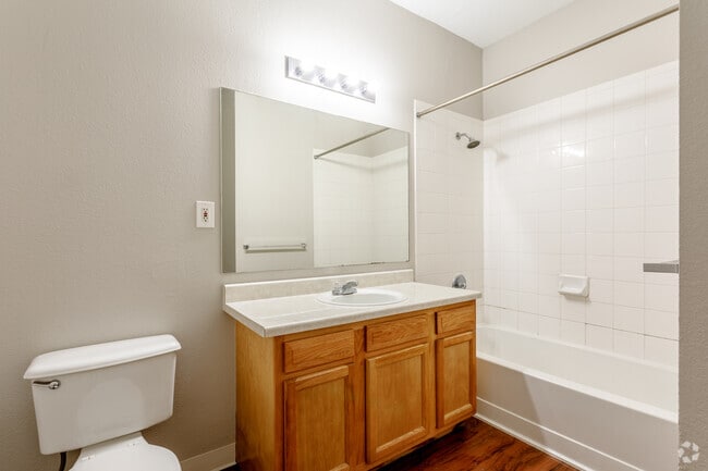 2BR, 1BA - Cottonwood - North Creek Apartments