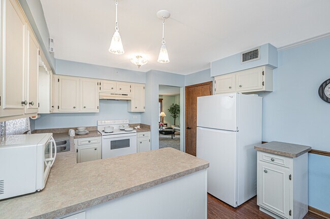 Building Photo - 1004 E Callero Cir