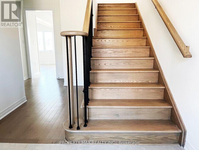 Building Photo - 120 Port Cres