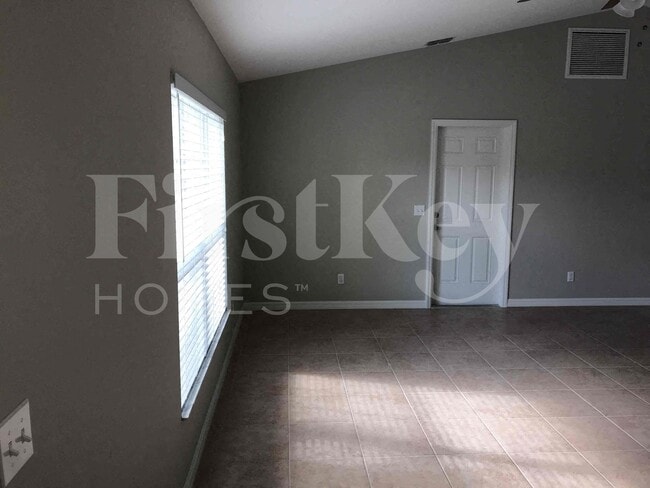 Building Photo - 11986 Booth Ave