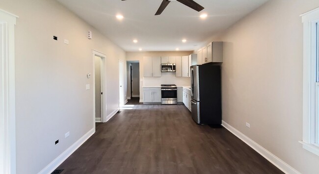 Building Photo - 2 bd 1 ba bungalow with a loft in Joliet