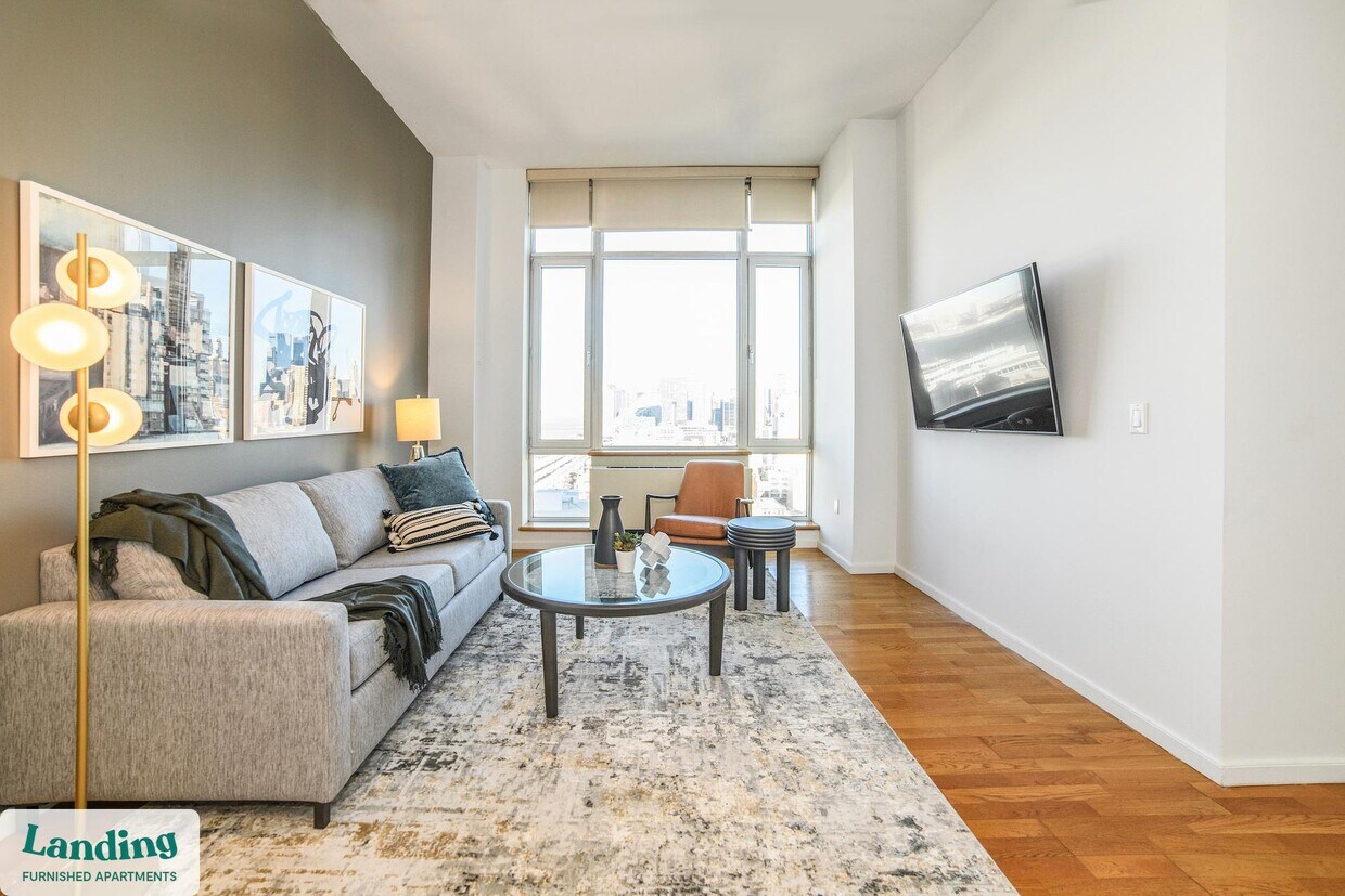 Foto principal - 7601 Carlton Arms Dr
