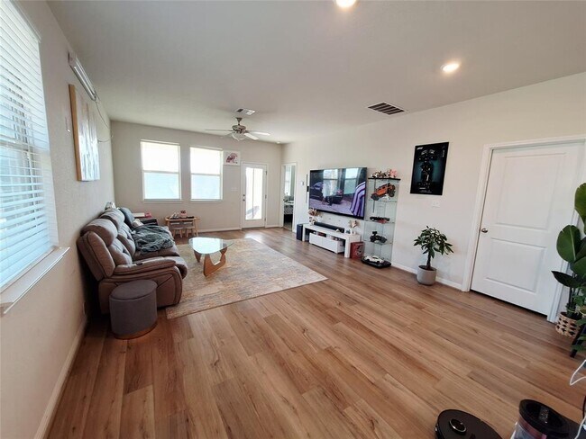 Foto del edificio - 417 Dipprey Ln