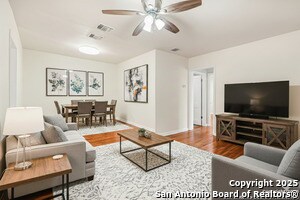 Foto del edificio - 123 Colton Dr