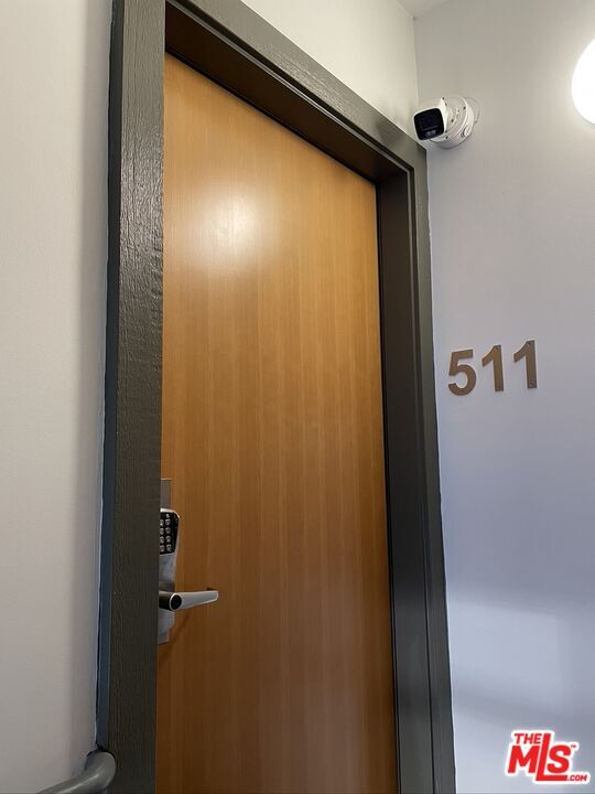 Building Photo - 511 N San Vicente Blvd