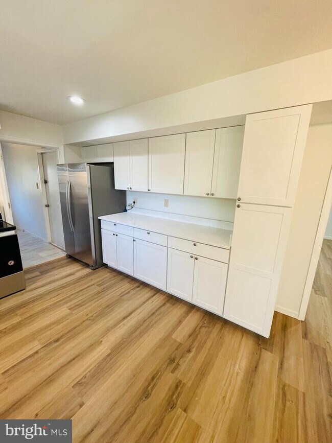 Foto del edificio - 13129 Poplar Tree Rd