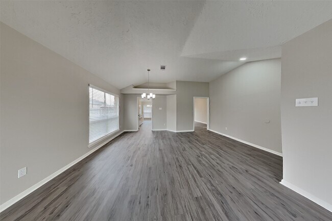 Foto del edificio - 4311 Duesenberg Ct