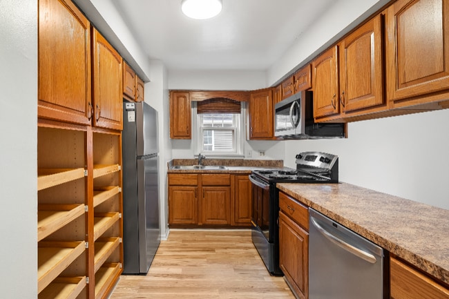 Foto del edificio - 423 Cornell Dr