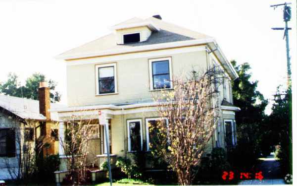Building Photo - 1728 McGee Ave