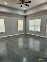 Building Photo - 506 N Crockett Ave