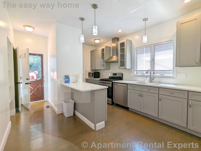 Building Photo - 108 W Quincy St