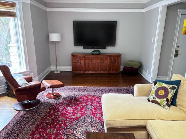 Building Photo - 2 bedroom in Chicago IL 60613