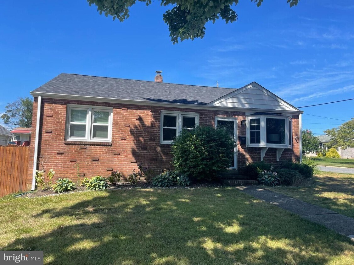 Foto principal - 201 Rosemont Dr