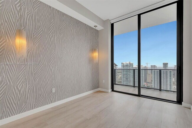 Foto del edificio - 45 SW 9th St