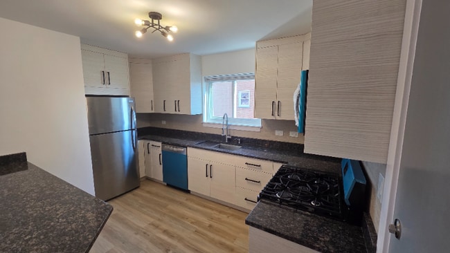 Building Photo - 8023 W Churchill Ave