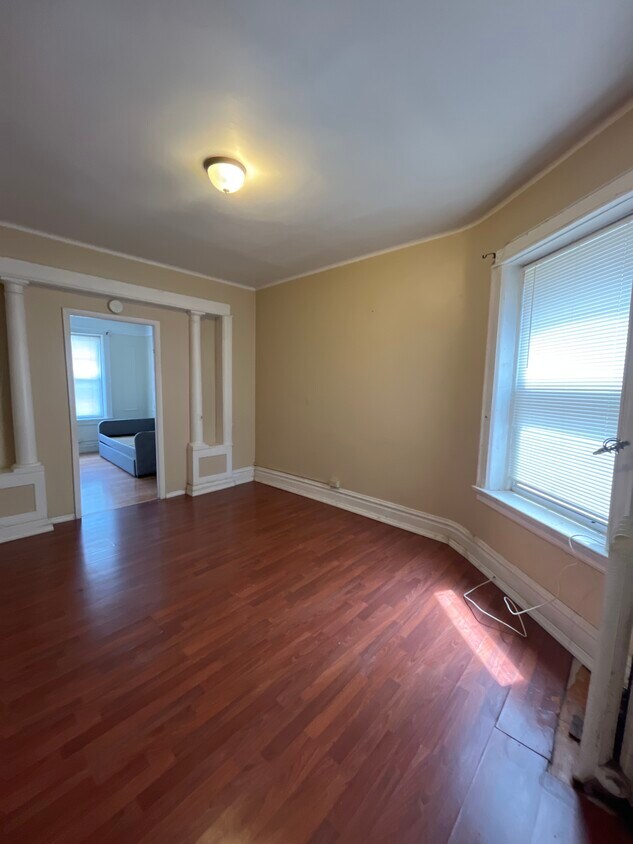 Living room - 125 Manhattan Ave