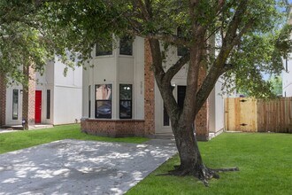 Building Photo - 3016 La Estancia Ln