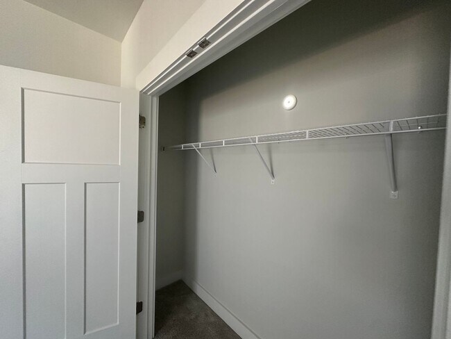 Foto del edificio - 521 Robinwood Pl