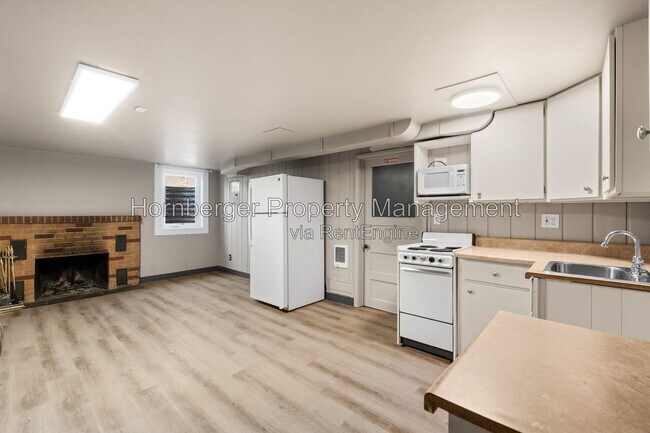 Foto del edificio - 1619 N Oak St